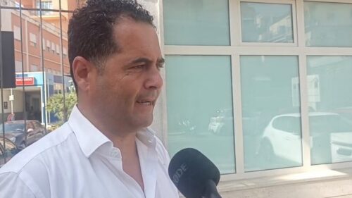 Sedicesimo giorno di sit in del sindaco di Gela davanti l’ospedale “Vittorio Emanuele”: “Anche a Ferragosto restiamo qui”