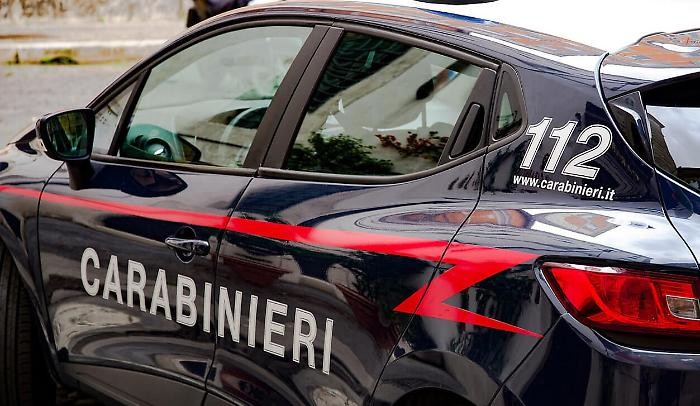 Nel Nisseno eseguita dai Carabinieri ordinanza di custodia cautelare: ai domiciliari 44enne per maltrattamenti in famiglia ed estorsione