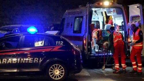 Auto in panne colpita da un furgone: sei feriti, di cui due in gravi condizioni