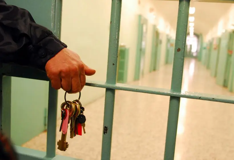 Guidava la banda dei kalashnikov dalla cella con lo smartphone, imposto il 41 bis a boss emergente di Palermo