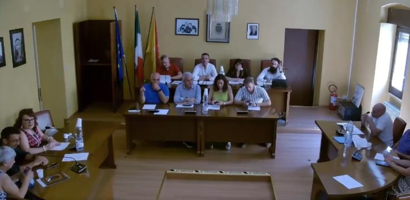 Villalba, consiglio comunale e consiglieri di minoranza assai critici.