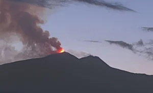 Etna: stop ai voli in arrivo prolungato fino a mezzanotte