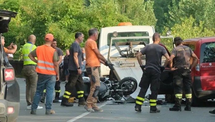 Frontale scooter – auto: 68enne perde la vita nel violentissimo scontro