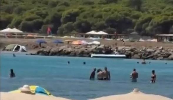 Turista 17enne travolta da un barchino con migranti a bordo: la giovane finisce in ospedale, arrestato il presunto scafista