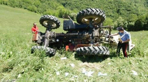 Tragedia sul lavoro: 52enne morto a seguito del ribaltamento del suo trattore