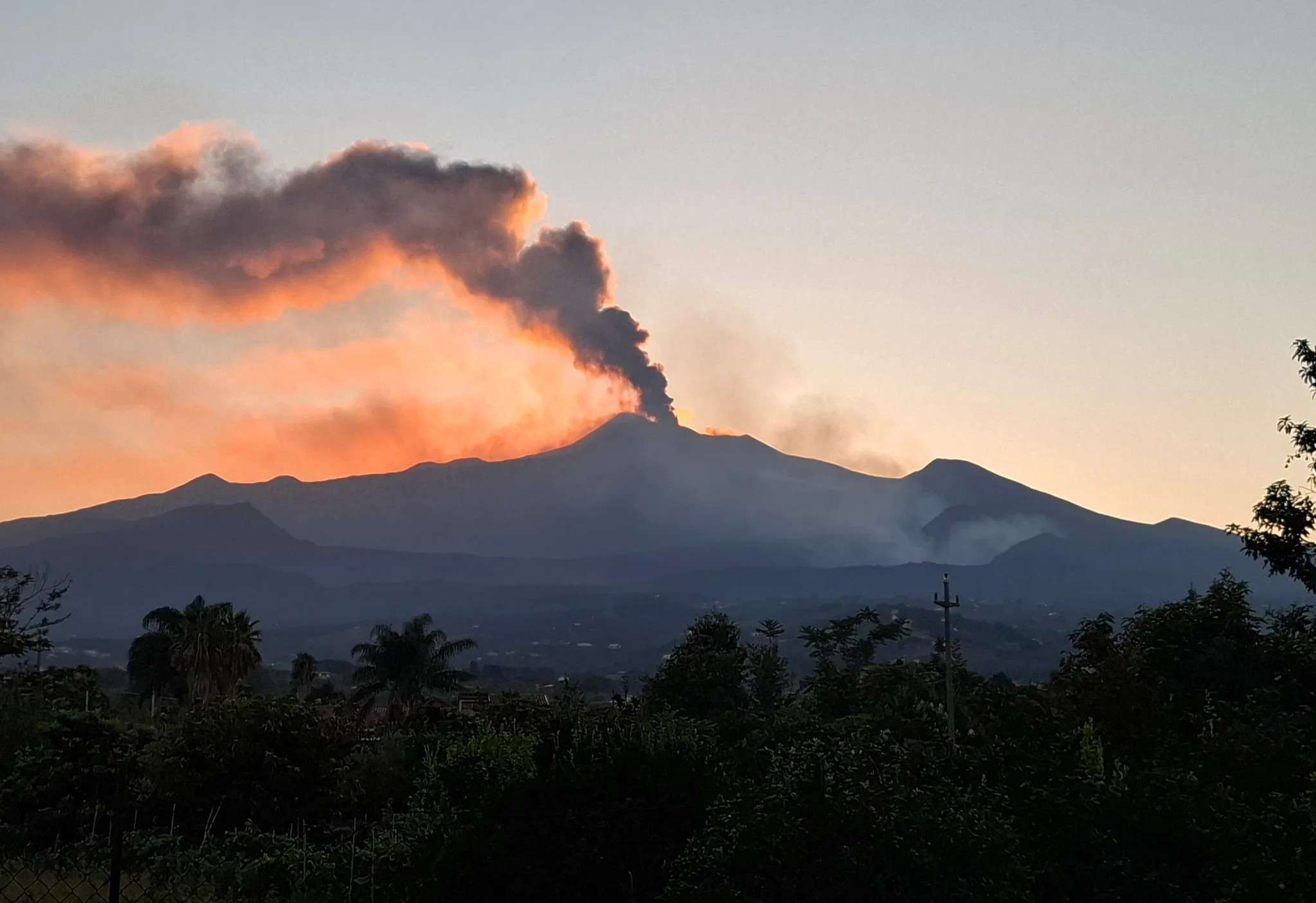 Ultim’Ora. All’aeroporto Fontanarossa di Catania sospesi i voli in arrivo e partenza fino alle 16 a causa della cenere dell’Etna