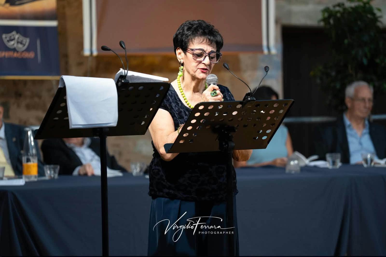 Delia. Le congratulazioni del sindaco per i riconoscimenti ottenuti dalla scrittrice e poetessa Lina Riccobene