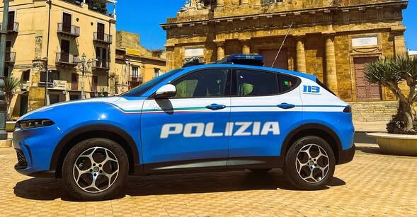 Perseguita la moglie e incendia casa, a Gela 34enne arrestato dalla Polizia per maltrattamenti e lesioni