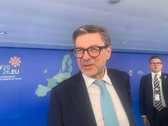 Bollo auto, Giorgetti: “Taglio coperto da soldi nazionali. Non sono fondi Ue, Italia li usa come crede”