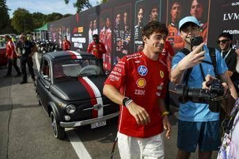 Gp Monza, Leclerc ‘risponde’ a Hamilton: l’arrivo in 500 al Gran Premio d’Italia