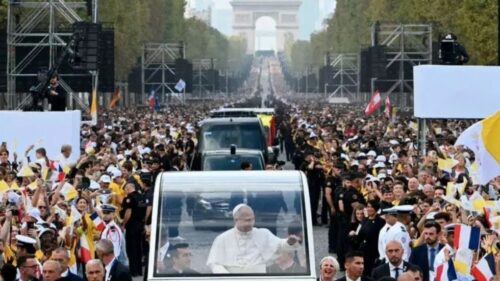 Leone XIV celebra a Parigi davanti a 700mila fedeli