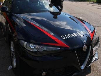 Lamezia Terme, studente 14enne voleva accoltellare la prof: carabinieri intercettano messaggi online e lo fermano