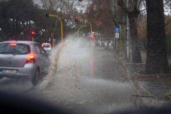 Maltempo sull’Italia, due morti: un decesso nel Senese, donna annega in auto a Udine