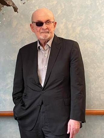 Salman Rushdie a Pordenonelegge: ‘Il dubbio conduce alla verità, la mia vita è un tempo extra’