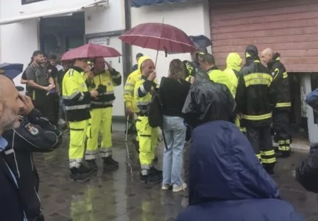 San Cataldo, il padre delle sorelline: «Si sarebbero nascoste nel negozio per una challenge vista online»