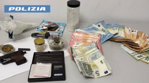 Sequestrato un laboratorio per realizzare armi con una stampante 3D, ‘Ghost guns’ e droghe nel Catanese: la polizia arresta un 27enne