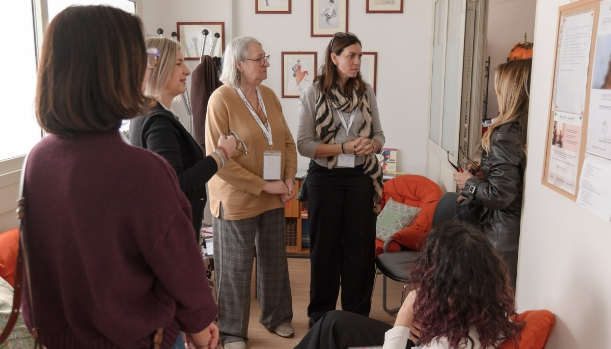 Palermo, 43° anniversario dell’uccisione di Lia Pipitone: il Centro antiviolenza inaugura l’installazione artistica permanente “Il Filo di Lia” e apre le porte alla città