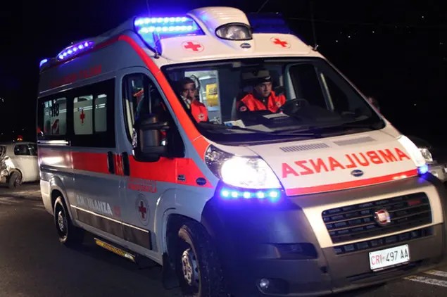 Schianto mortale a bordo di uno scooter per due diciottenni all’uscita da una discoteca