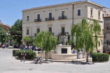 Santa Caterina. Istituite 20 borse di studio per gli studenti meritevoli: consegna il 24 settembre al Municipio