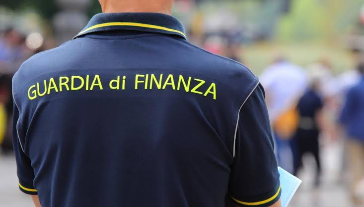Sequestrato un parcheggio abusivo nella riserva naturale di Vendicari: operazione della Finanza, una denuncia e sequestrati 600 euro d’incasso